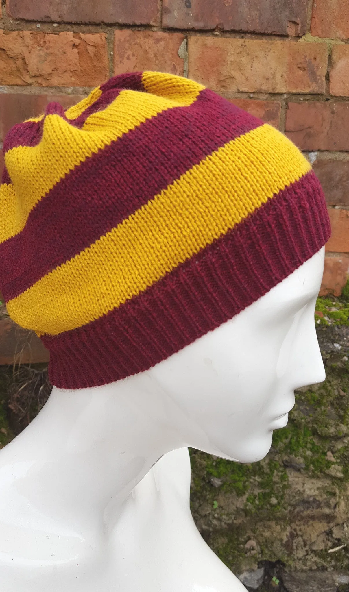 Gryffindor beanie hat, Hogwarts & Harry Potter inspired